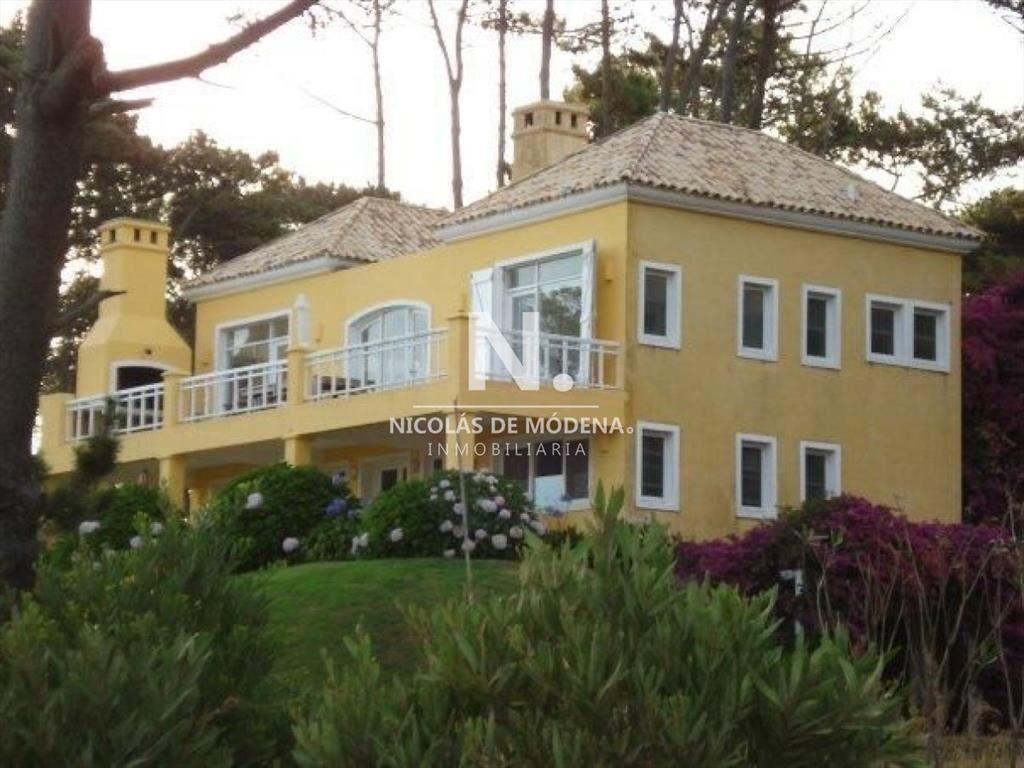 HERMOSA CASA EN BARRIO PRIVADO  DE LA BARRA