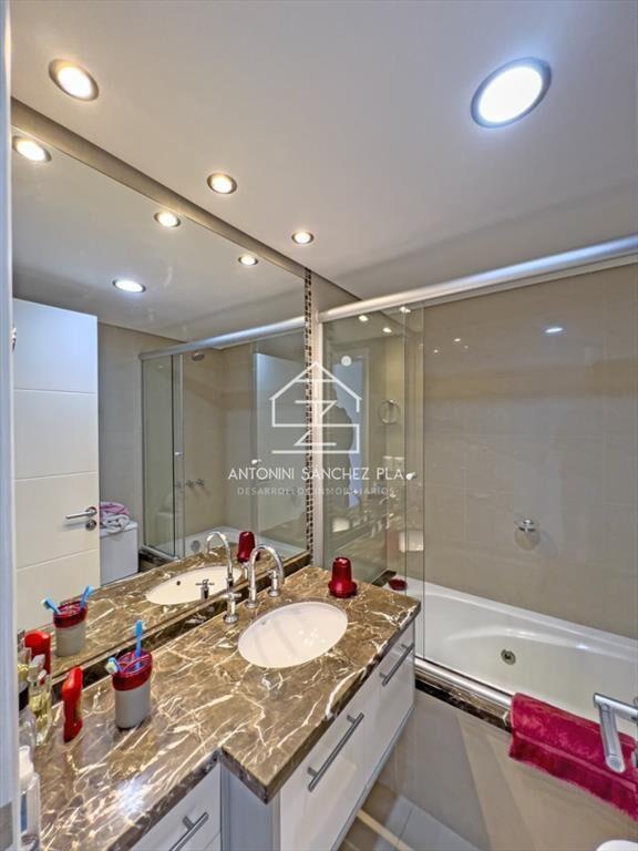 Apartamento de dos dormitorios ubicado sobre la mansa.