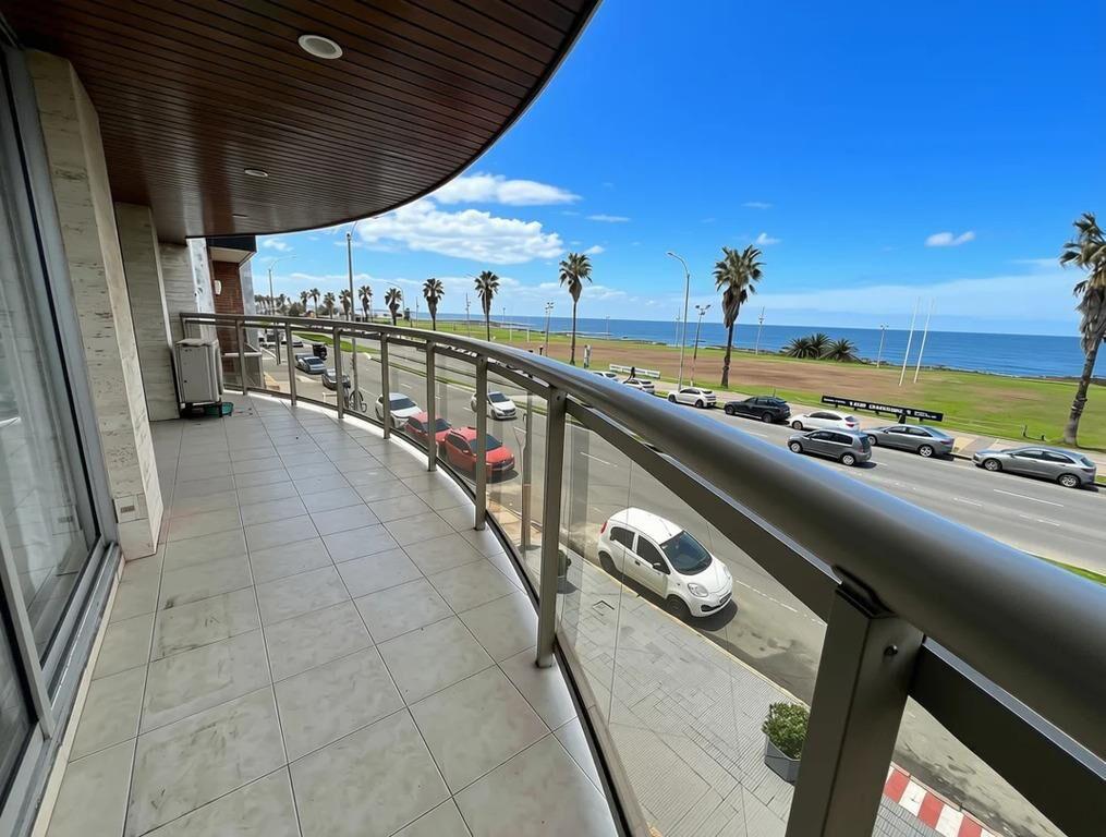 Alquiler Apartamento 4 Dormitorios y Servicio en Rambla de P