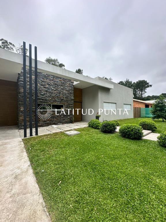 Casa en alquiler en Parque Burnett