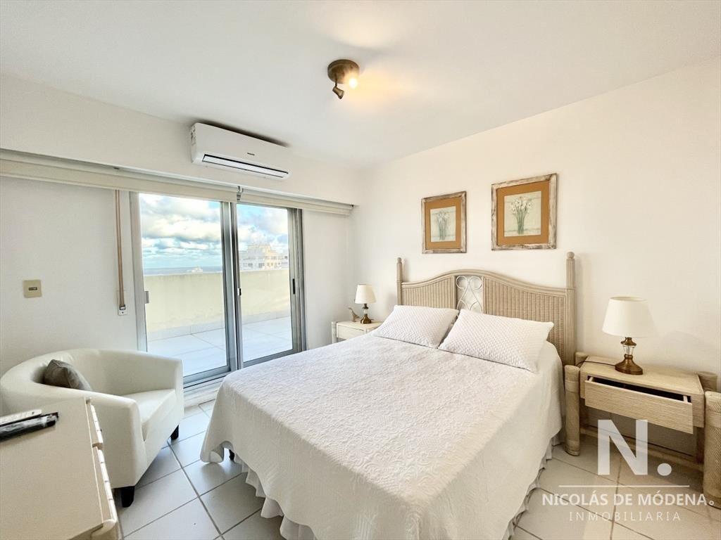Phenthouse en Alquiler de Tres Dormitorios, con Terraza en