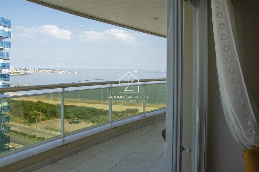 Departamento de 3 dormitorios en venta frente a