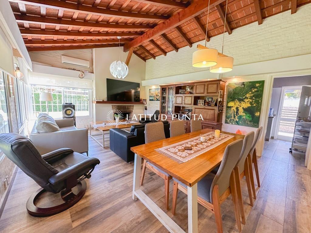 Mansa, casa con piscina climatizada