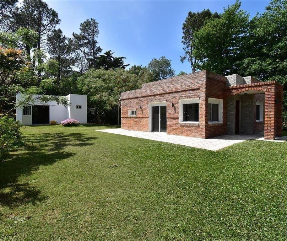 CASA CON BARBACOA EN VENTA EN BALNEARIO LOS PINOS