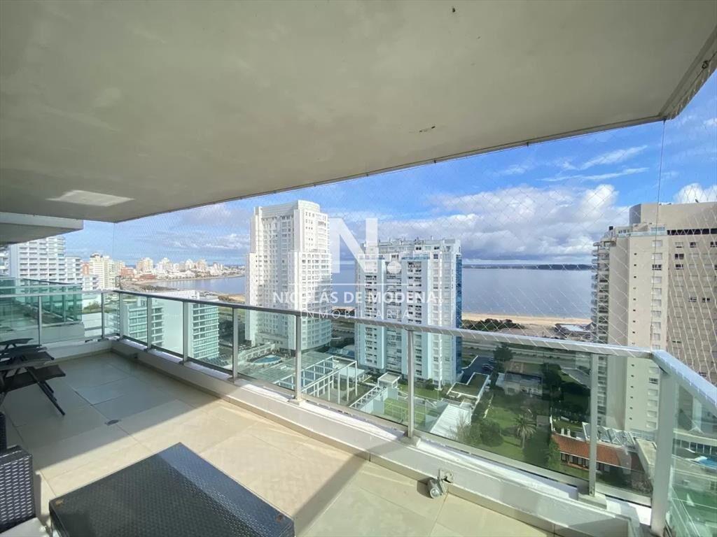 Gran departamento ubicado en Gala Tower, de 3