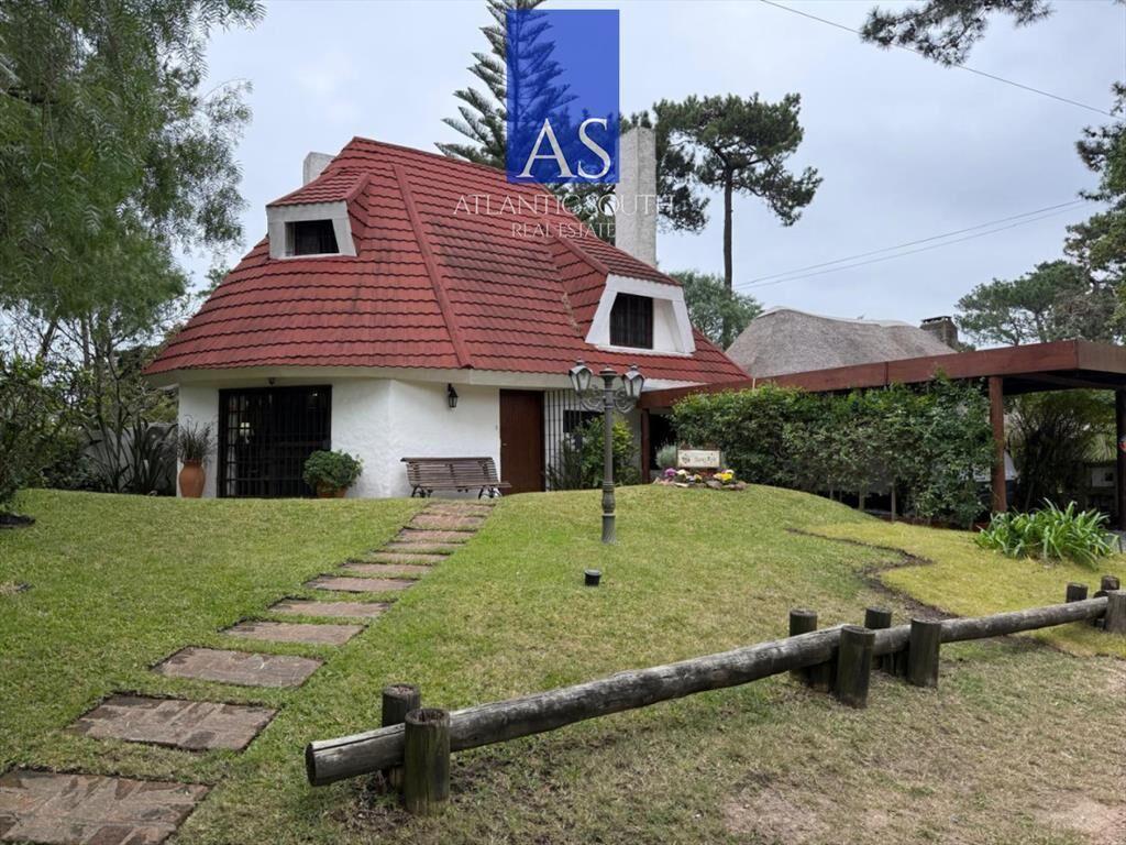 Casa 4 dormitorios Pinares Punta del Este