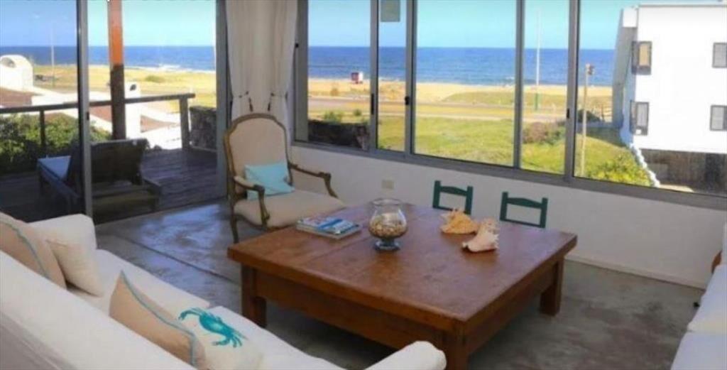 CASA EN VENTA DE 5 DORMITORIOS EN LA BARRA
