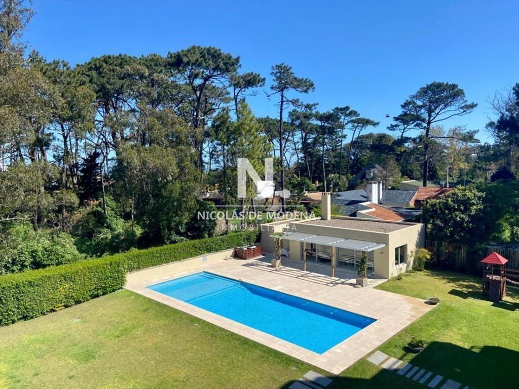 Vende Apartamento de 2 dormitorios con terraza con parrille
