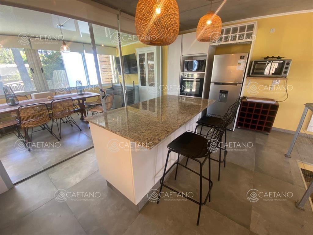 Casa en Montoya, La barra