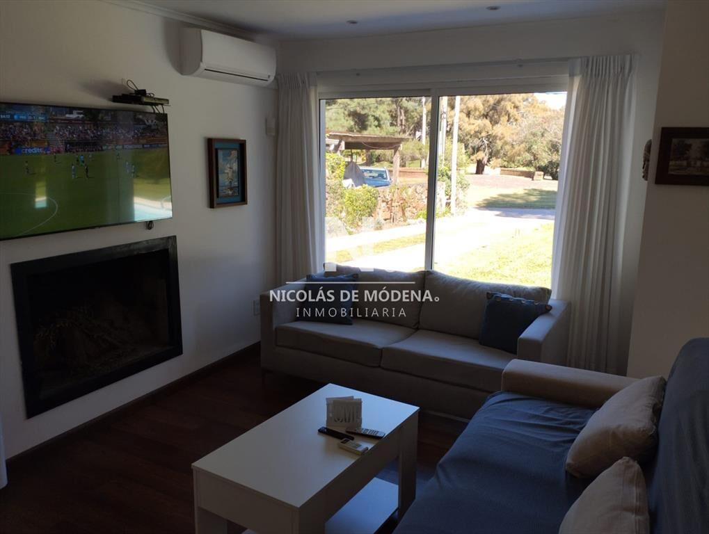En venta casa en Solanas, de 4 dormitorios con y