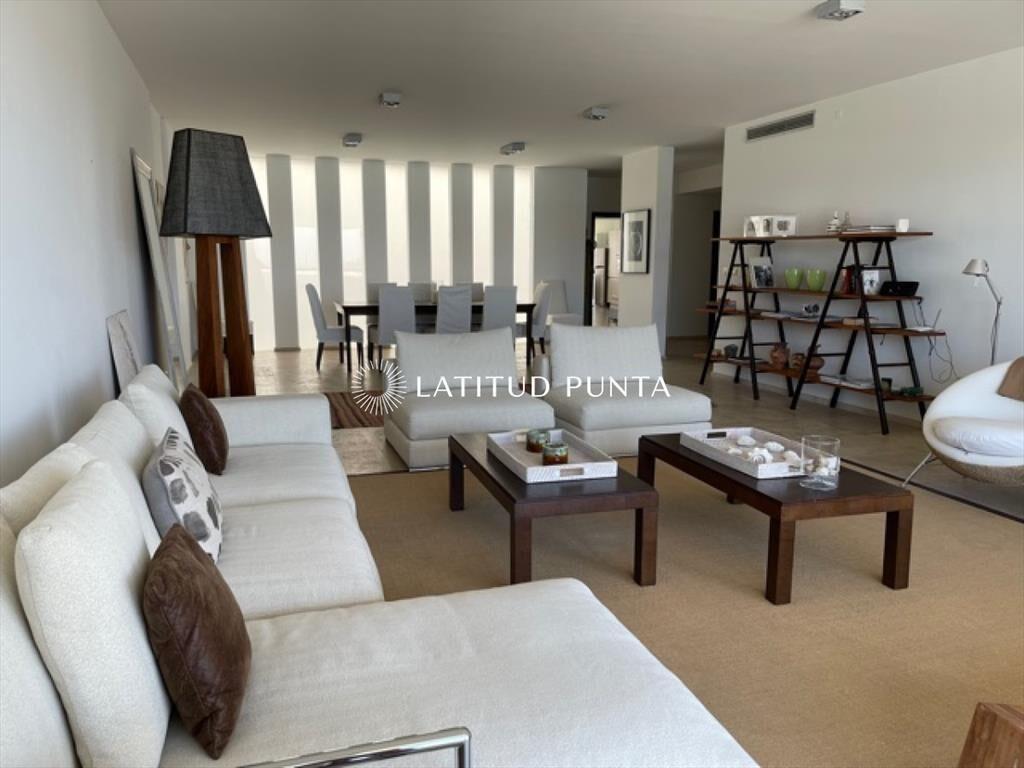 Apartamento en La Barra, 4 dormitorios