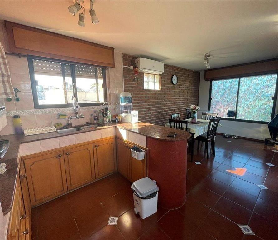 RENTISTAS!!!Venta casa ph de altos de 4 dormitorios con ren