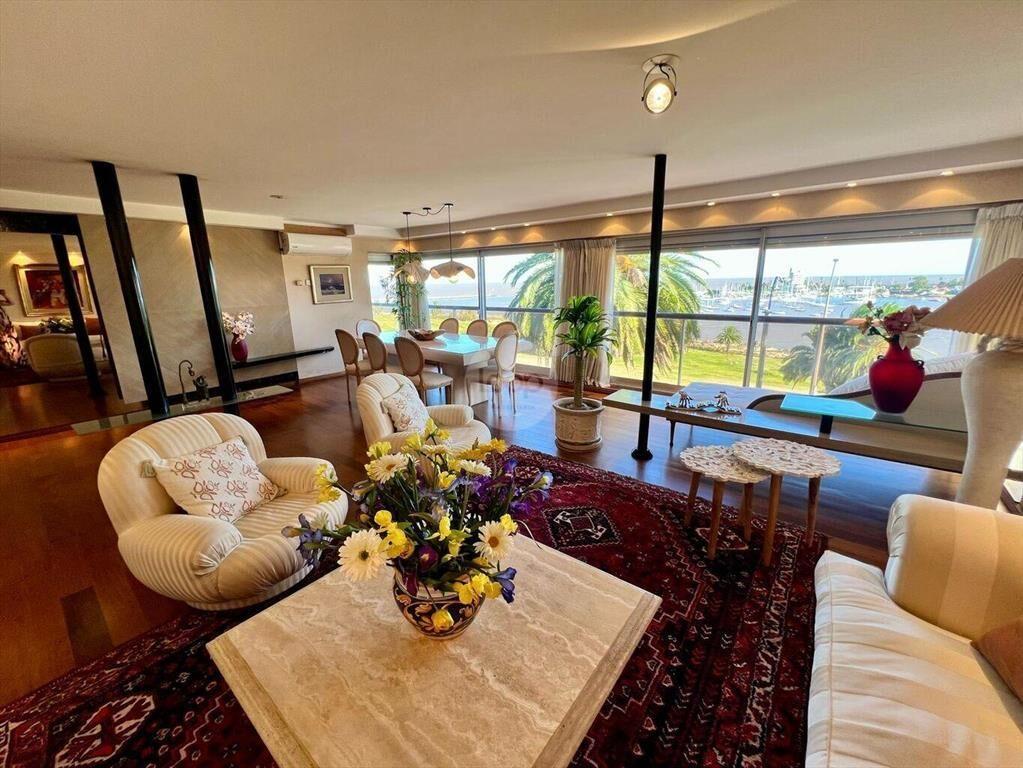 Venta Apartamento frente Puerto del Buceo Vista al Mar; 3 D