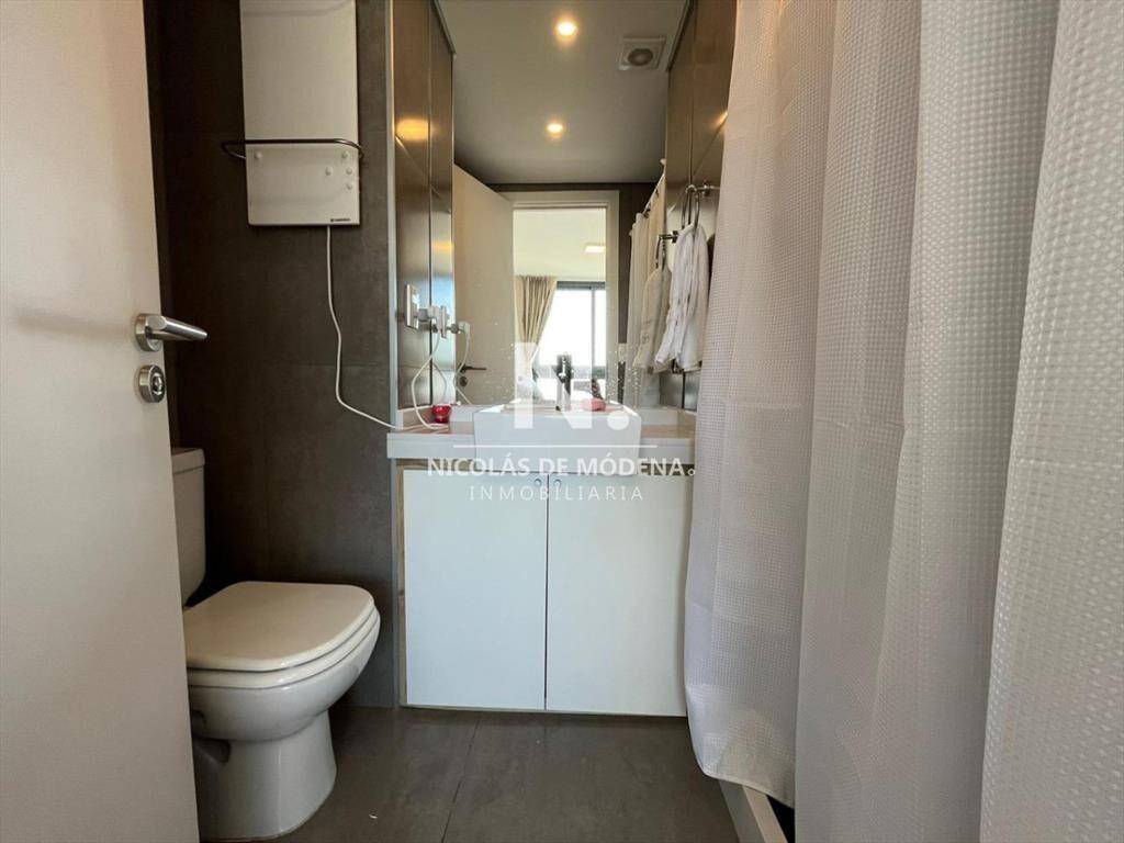 Vende apartamento de 2 dormitorios en Punta del