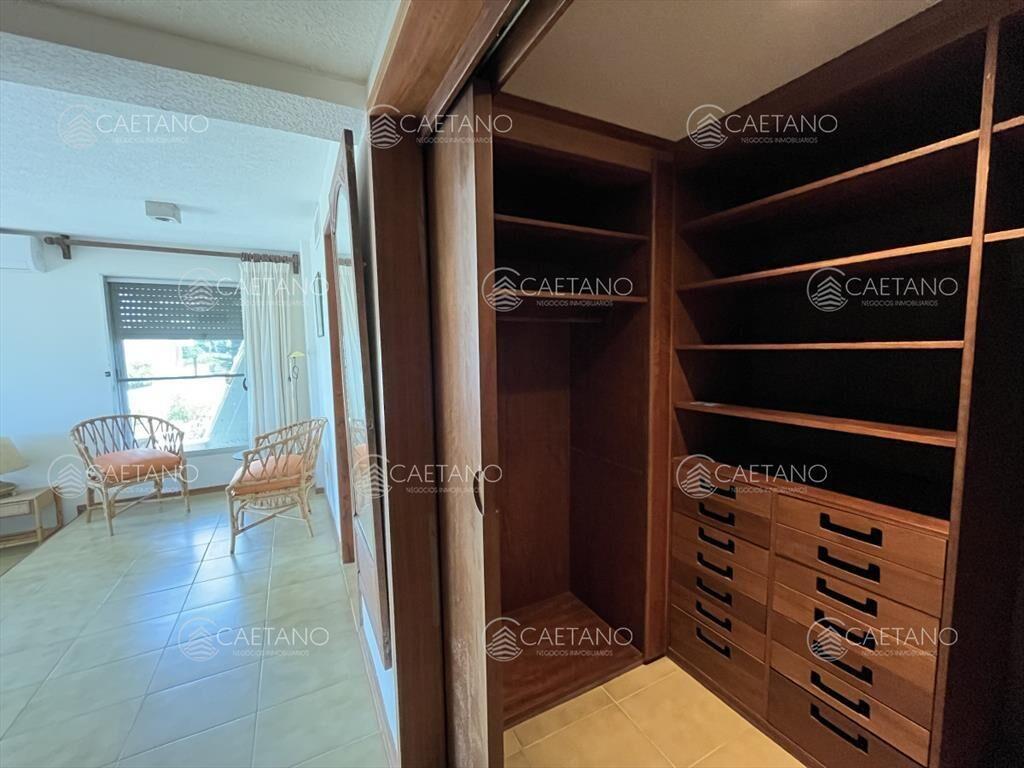 Apartamento en venta 3 dormitorios y dependencia