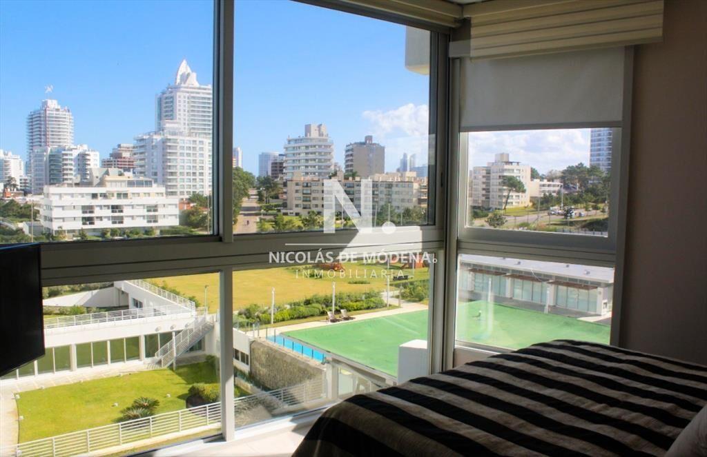 Apartamento de 3 dormitorios en Suite en Edificio
