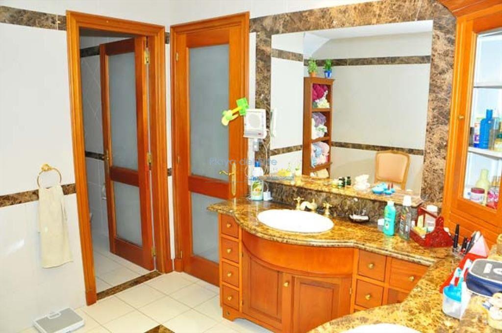 Casa en Mansa, 7 dormitorios a pasos del mar