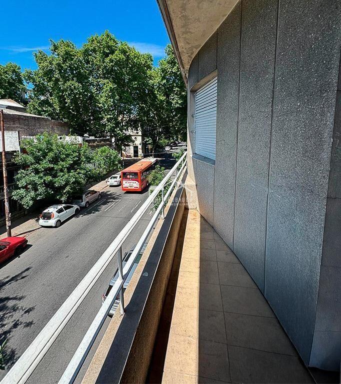 Venta apartamento 3 dormitorios con balcón y patio (alquila