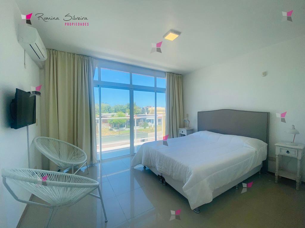 Apartamento en Alquiler Tres Dormitorios en Manantiales