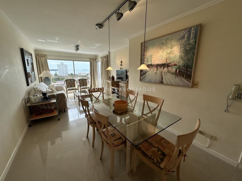 Espectacular apartamento en venta de 3 dormitorios en torre