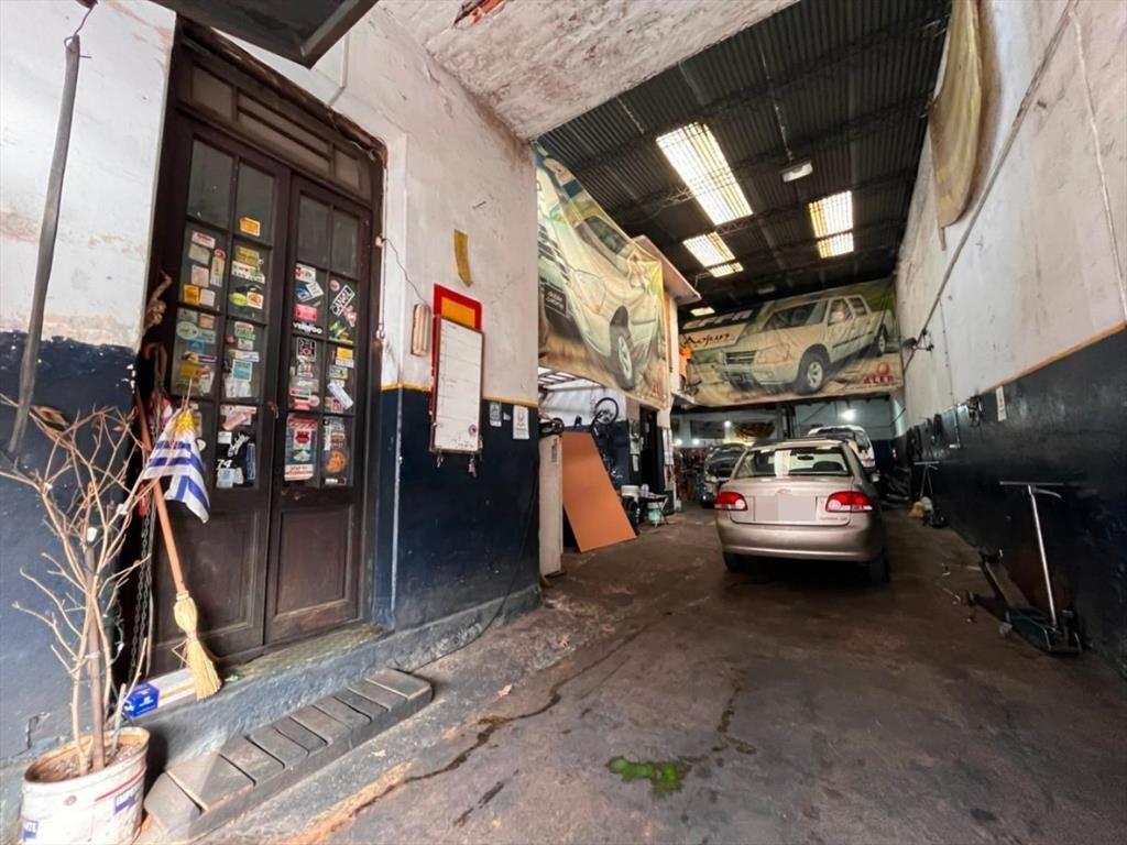 Venta de Taller Automotriz -  183 m² (Tres Cruces)