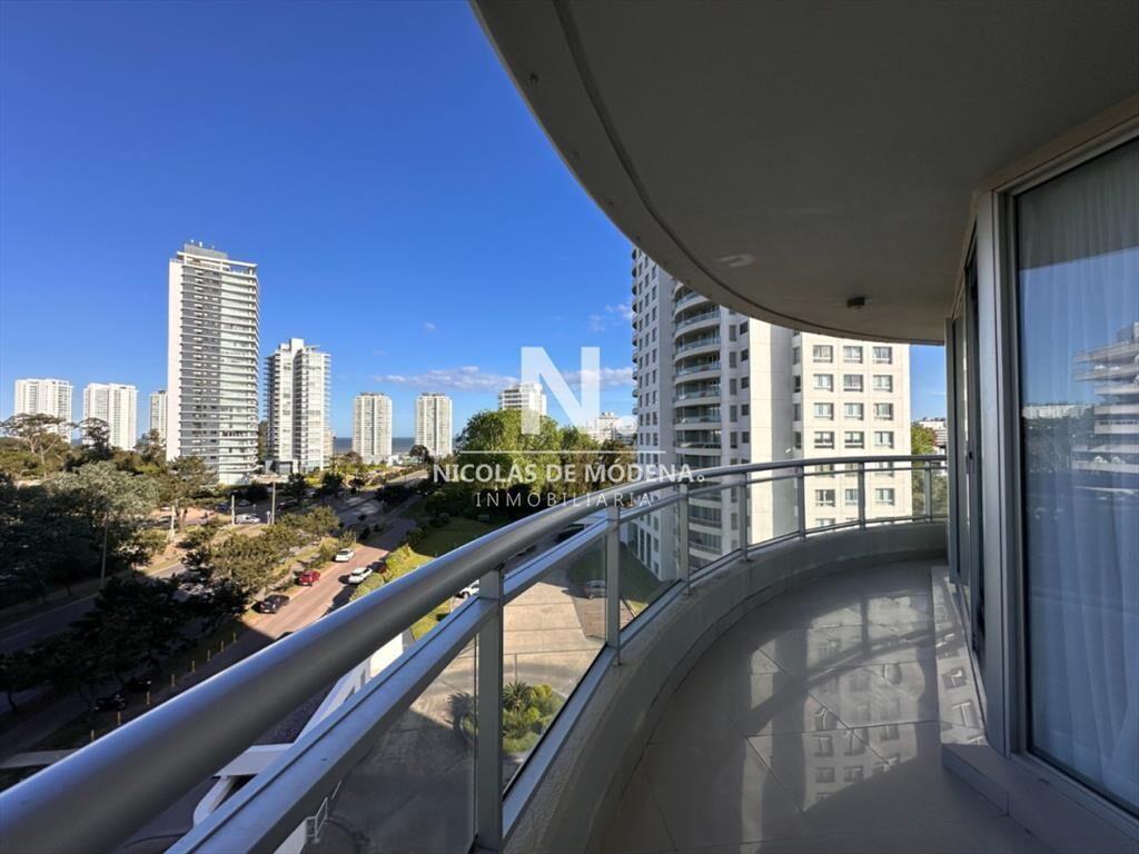 Hermoso apartamento en venta de 3 dormitorios y