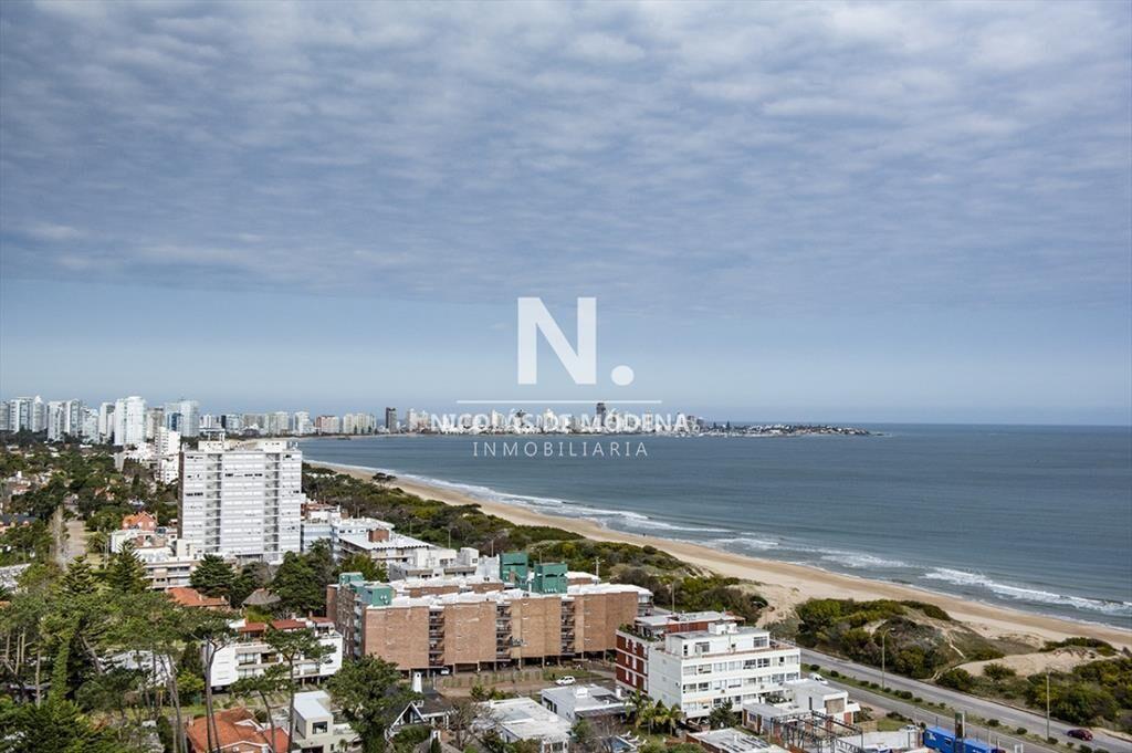 Vende apartamento esquinero en Le Jardin, Punta