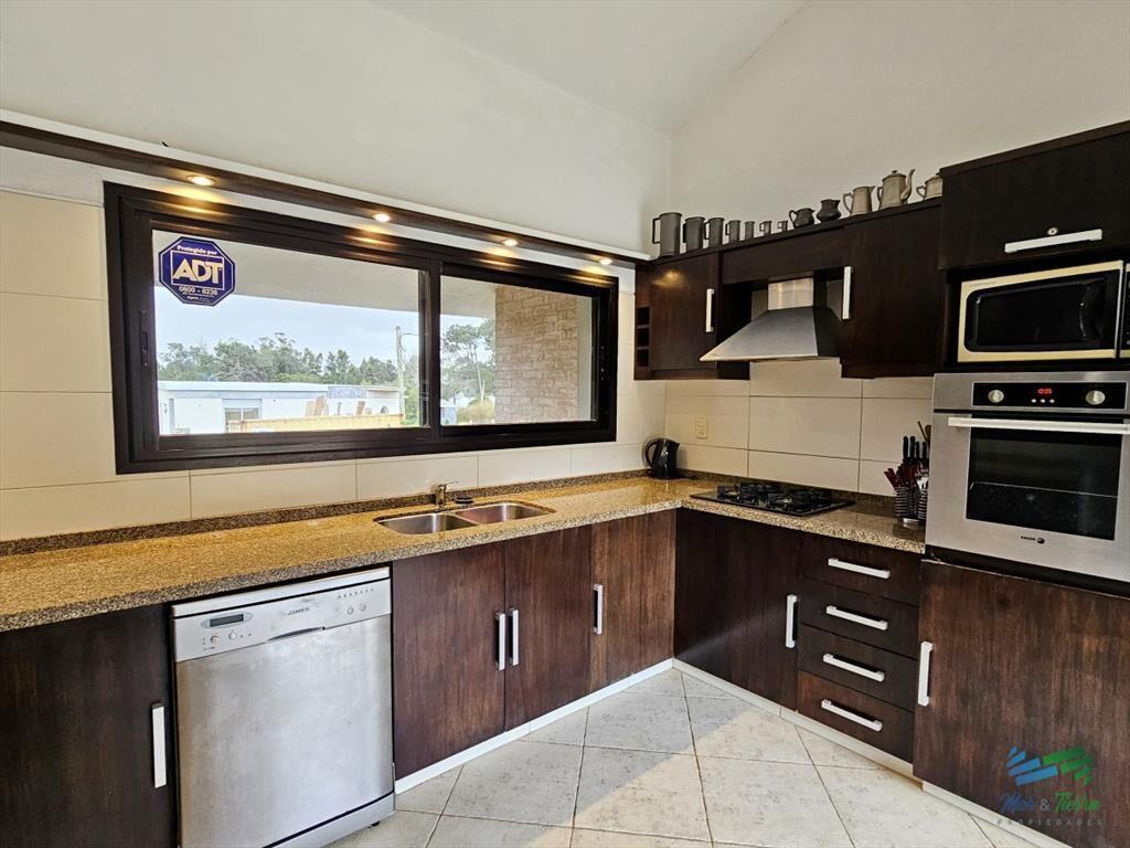 Se vende casa 5 dormitorios, con piscina en del