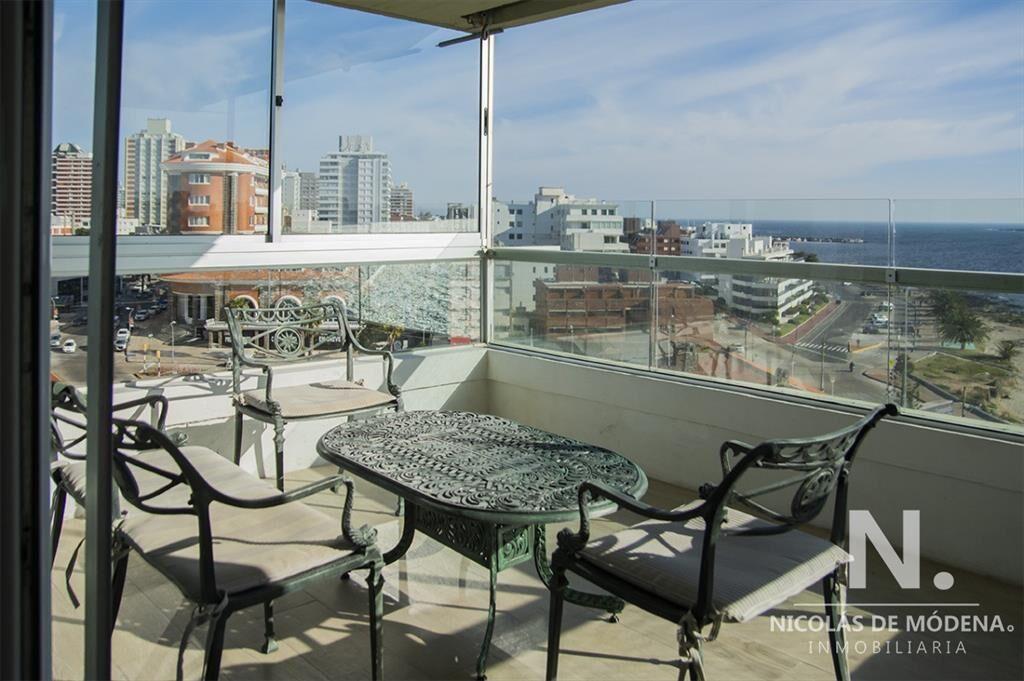 Torre frente al mar, departamento en venta, 3 suites. Punta