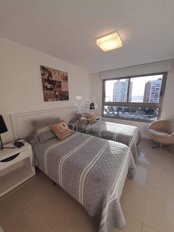 Apartamento en Alquiler de 3 dormitorios en Punta