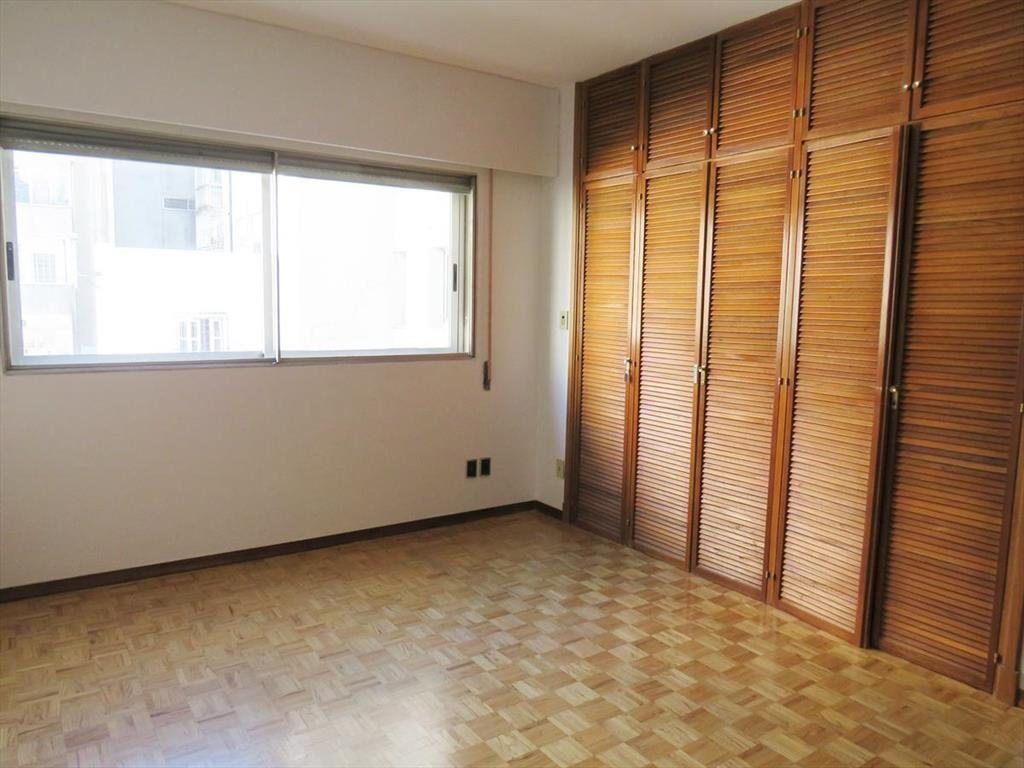 Venta apartamento tres dormitorios y garage Pocitos