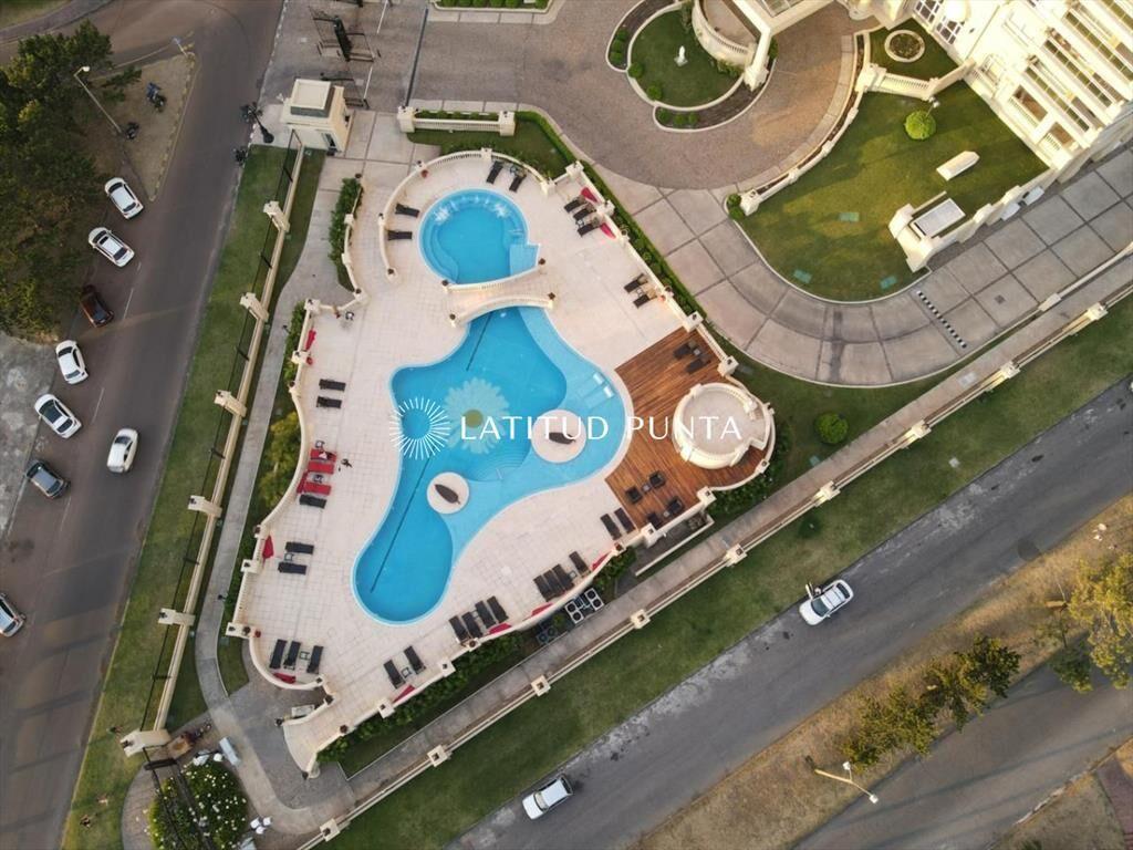 Apartamento esquinero en Le Jardin, 3 suites más