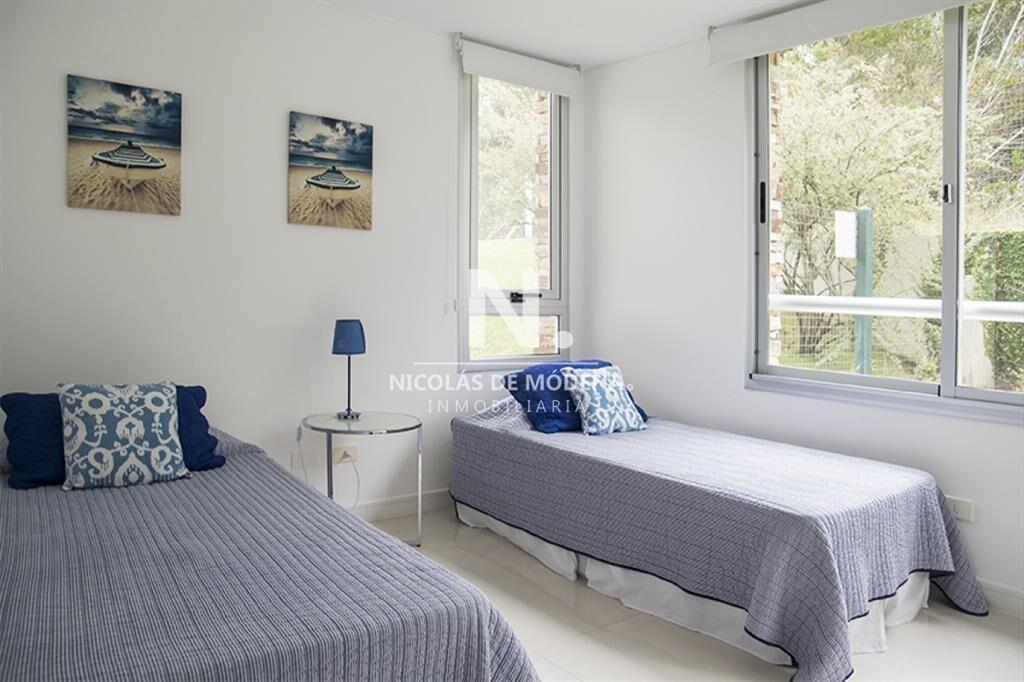 Departamento en venta en torre de categoría de 2 dormitori