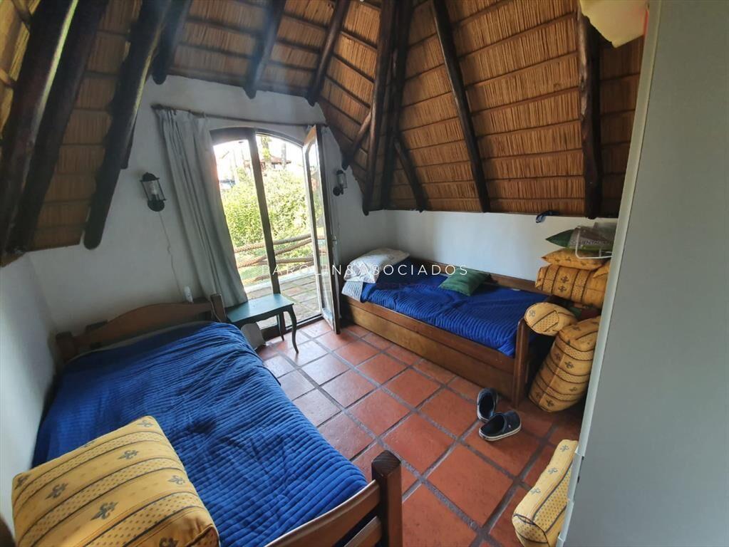 Casa en venta de 2 dormitorios en Pinares, Punta del Este.