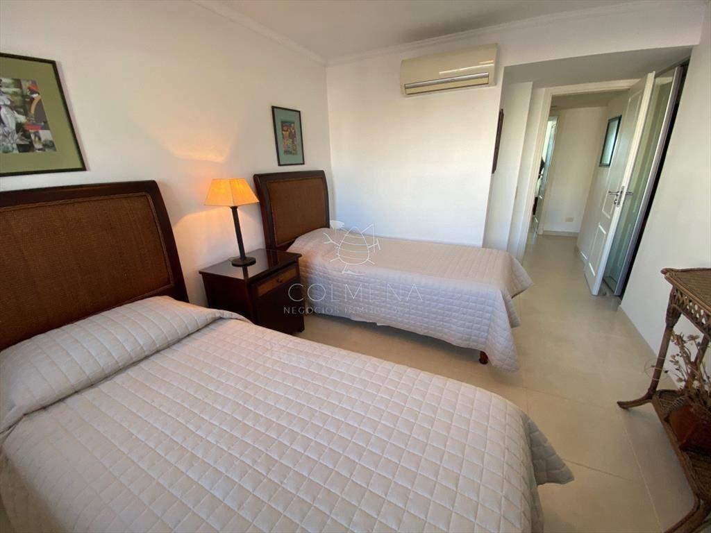 Apartamento en venta Playa Mansa 2 dormitorios