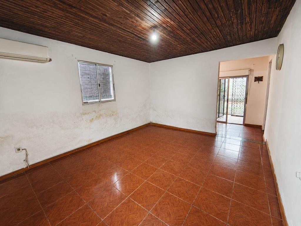 Casa 2 dormitorios, garaje y jardin.