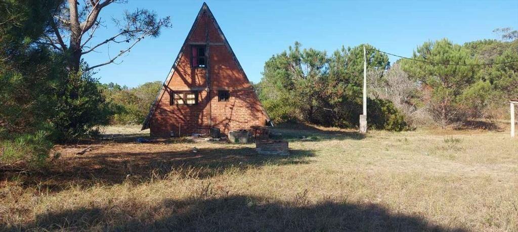 CASA (CABAÑA) 2 DORMITORIOS EN VENTA LA ESMERALDA