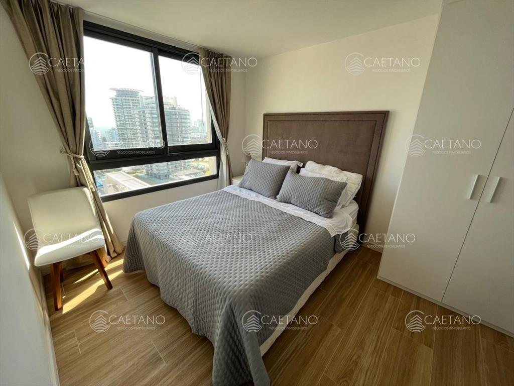 Vende apartamento de 2 dormitorios en Punta del