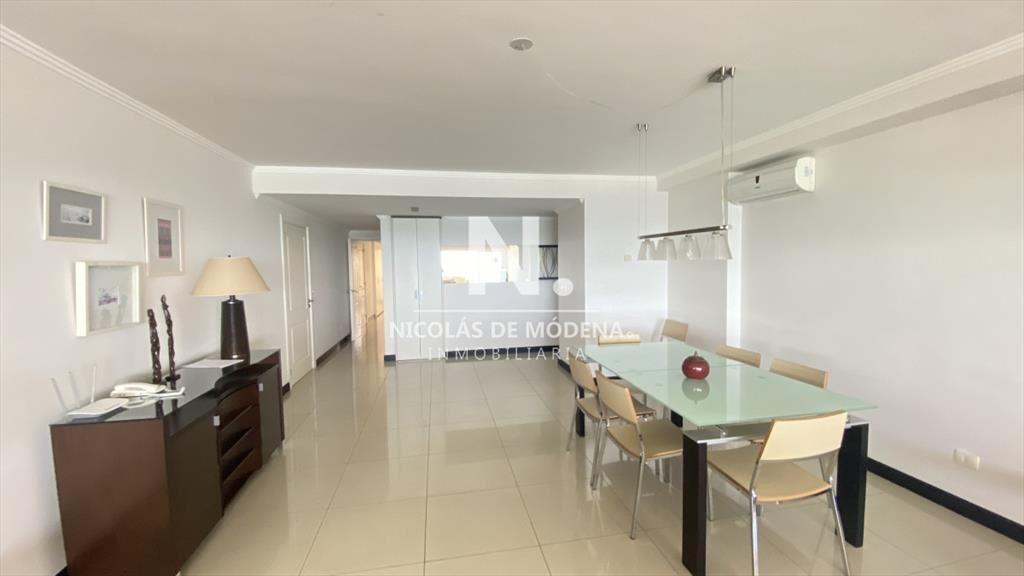 En Alquiler departamento de 3 dormitorios en