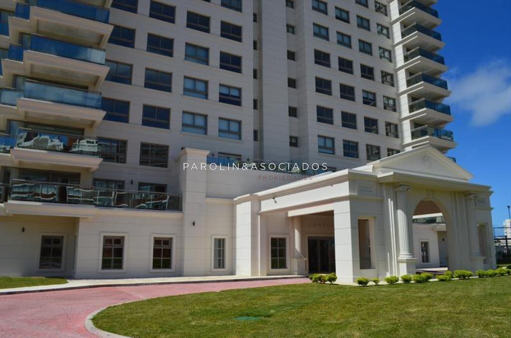 Apartamento de 2 dormitorios en Torre Imperiale, Punta del