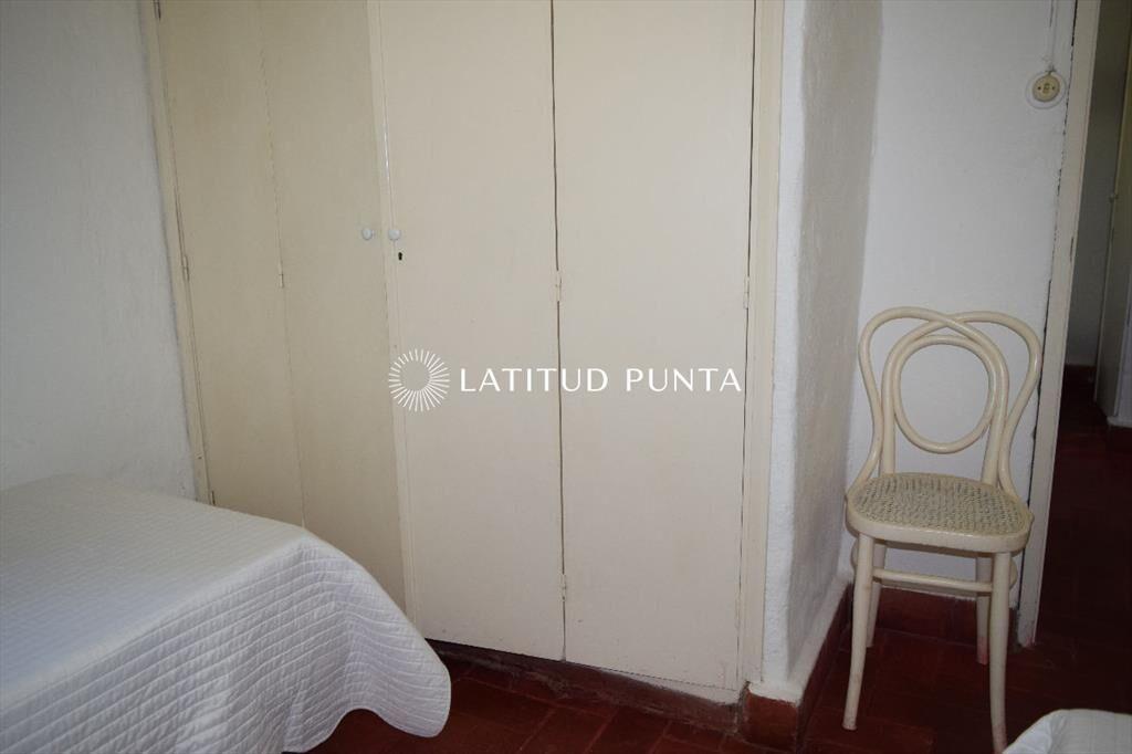 Alquiler  casa de 3 dormitorios playera a metros