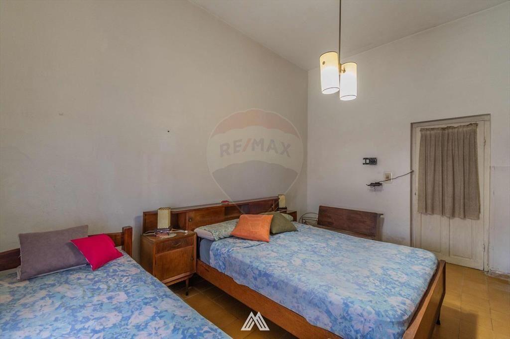 Venta de casa con 2 dormitorios y fondo en Pando