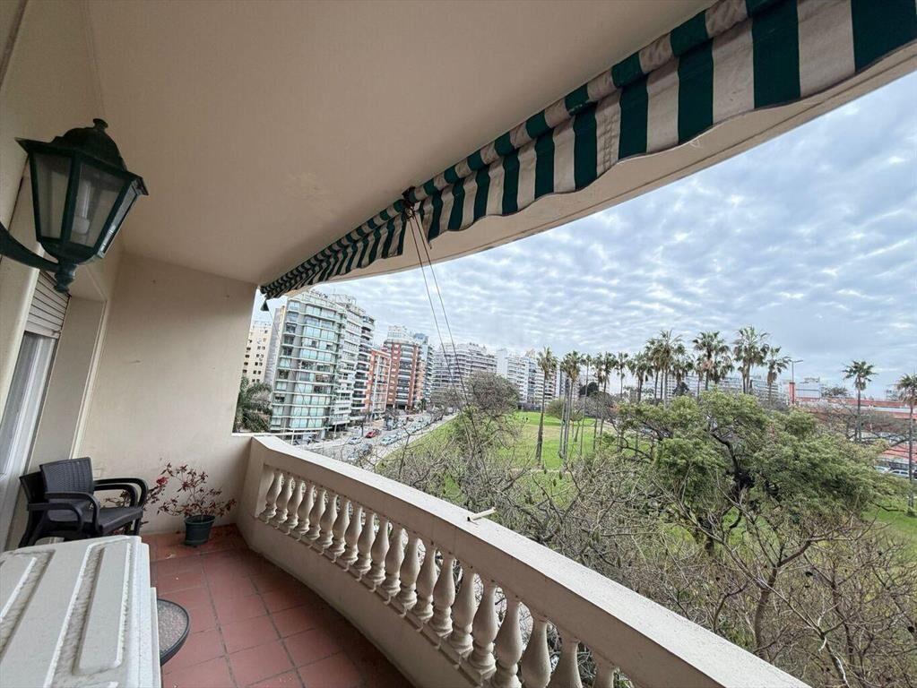 PARODI Venta Villa Biarritz 180 m2, 3 dorm. estar, escritor