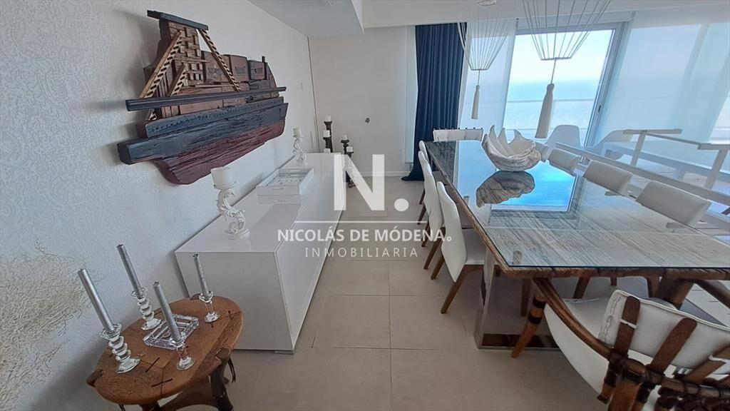 Lujoso Apartamento en venta de 3 dormitorios en Suite en Pu