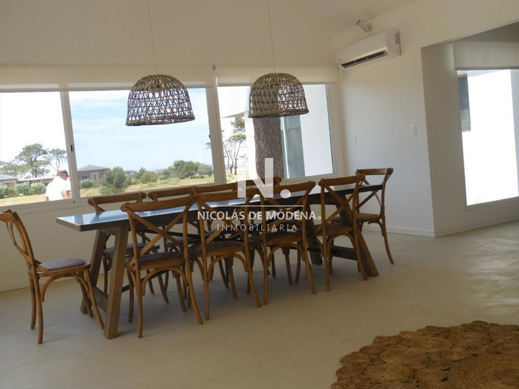 Casa de 5 Dormitorios en Jose Ignacio - Barrio Privado Pina
