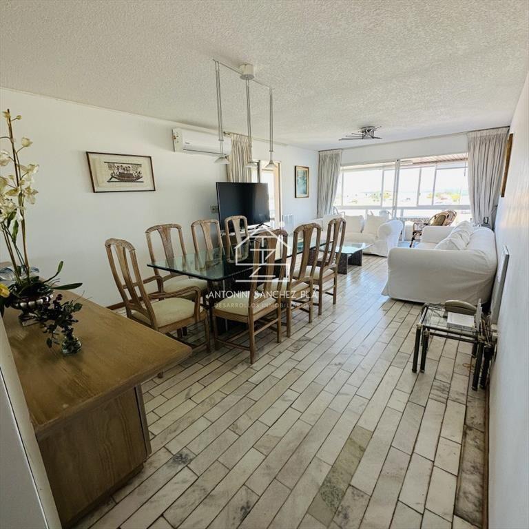 Apartamento en venta, primera linea de la playa brava