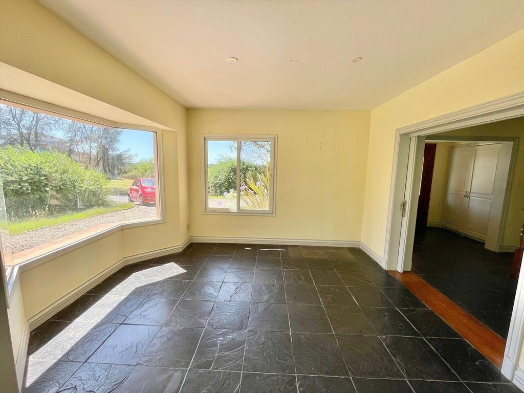 Venta Casa de 4 dormitorios y servicio en Altos de la Tahona
