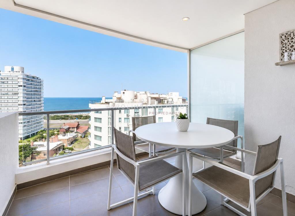 Apartamento en venta de 3 dormitorios en Wind Tower, Punta