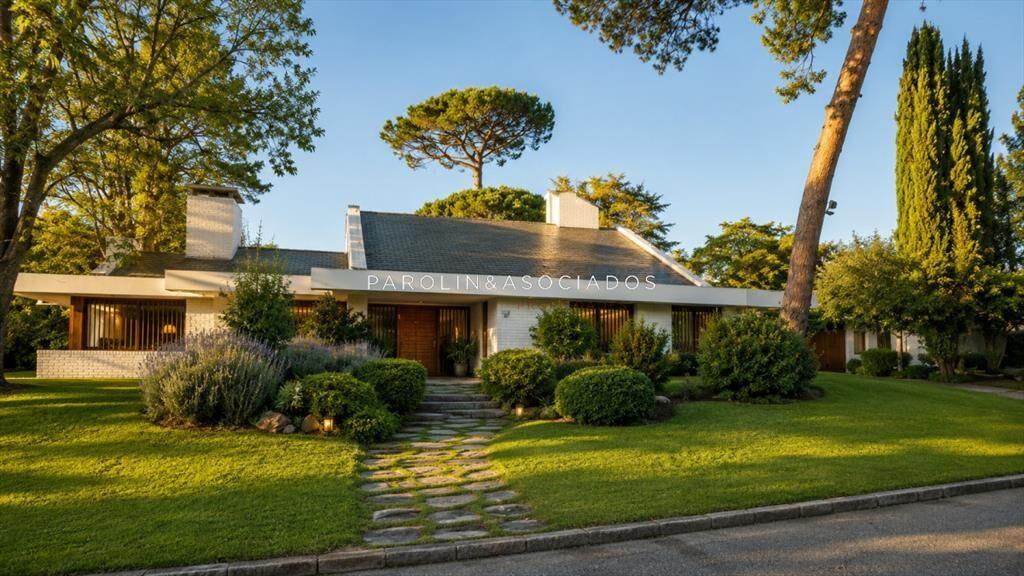 CASA EN VENTA EN MANSA PUNTA DEL ESTE 5 DORMITORIOS