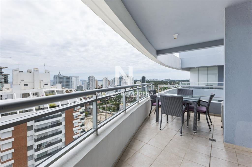 Vende apartamento en Brava Punta del Este de 3